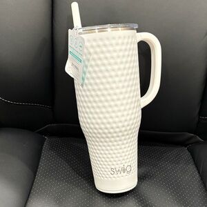 SWIG golf White Textured Tumbler with Handle